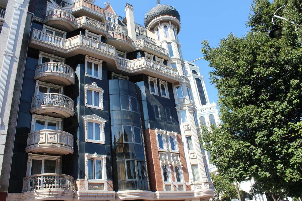 Batumi Apartment In Front Of Sheraton Exterior photo